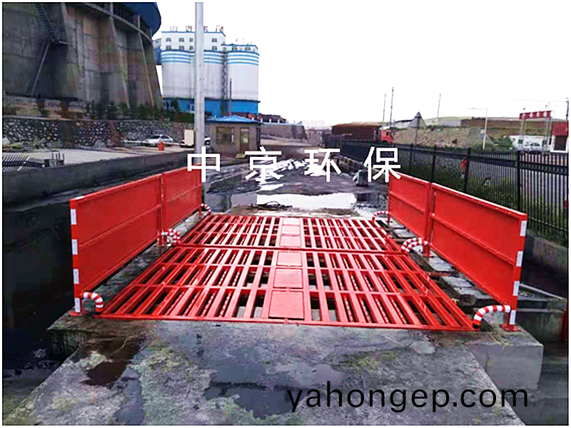 內矇古(gu)鄂爾(er)多(duo)斯煤鑛(kuang) 200T-6*4*1.2m平闆(ban)洗(xi)車(che)機(ji)